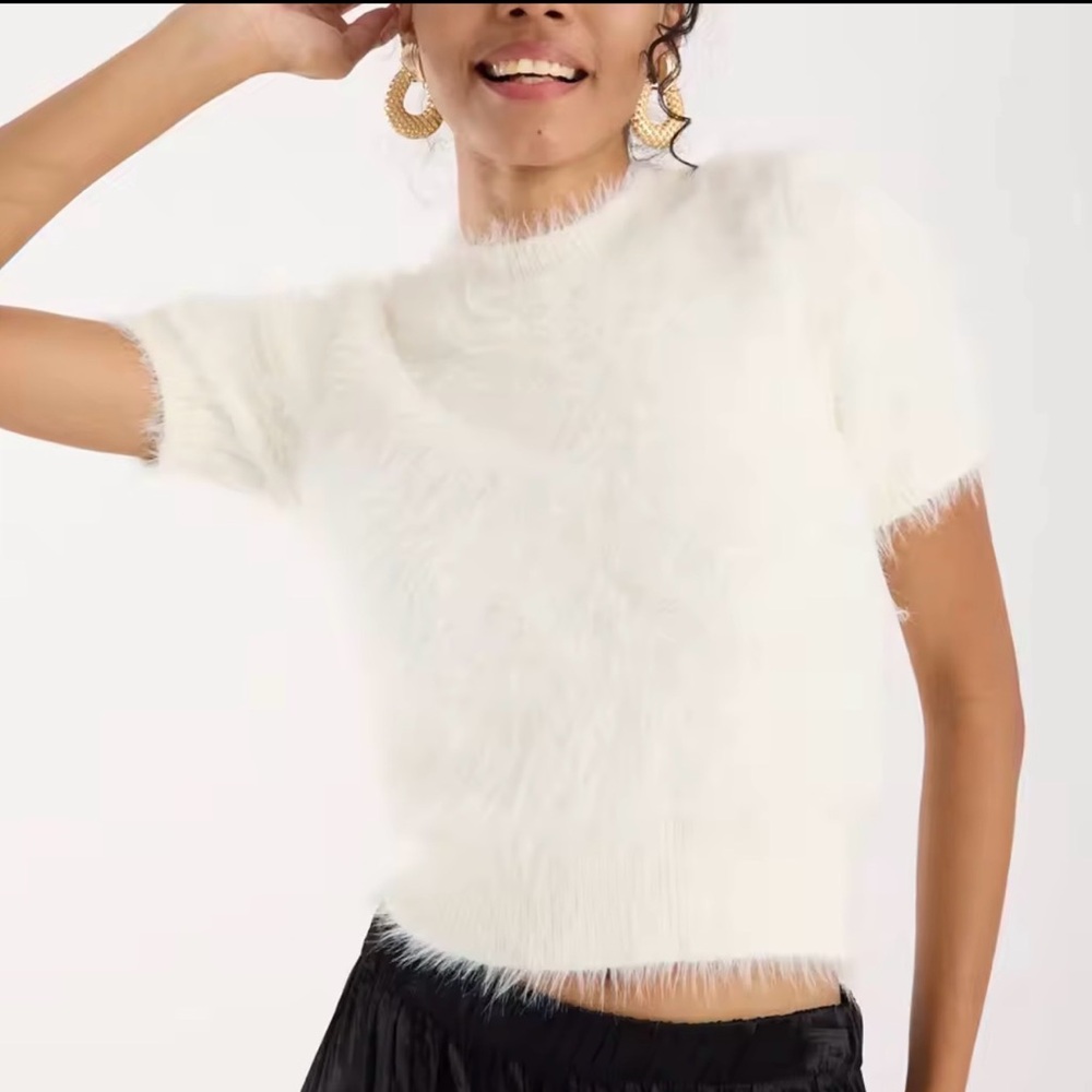 Guess White Fuzzy Short Sleeve Top - Picture 2 of 4